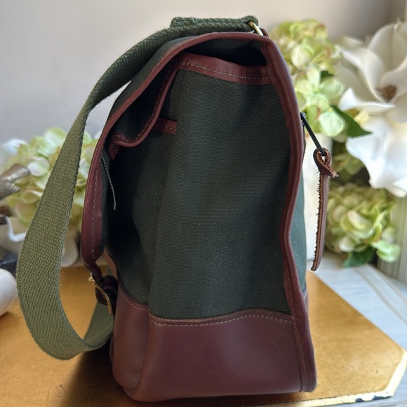 RARE! Vintage Orvis Company Canvas and Leather Messenger Bag - Picture 5 of 16